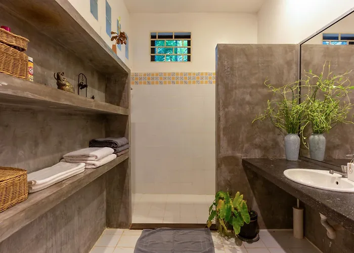 Nocleg ze śniadaniem Enkosa 4-bedroom Wooden Luxury House Siem Reap
