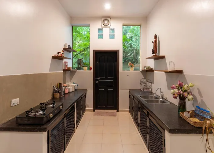 Enkosa 4-bedroom Wooden Luxury House Отель типа "постель и завтрак" 4*
