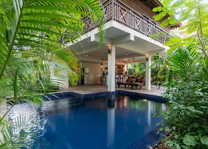 Couette-café Enkosa 4-bedroom Wooden Luxury House 4*