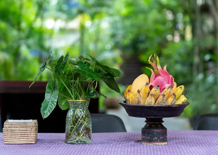 Enkosa 4-bedroom Wooden Luxury House Couette-café Siem Reap