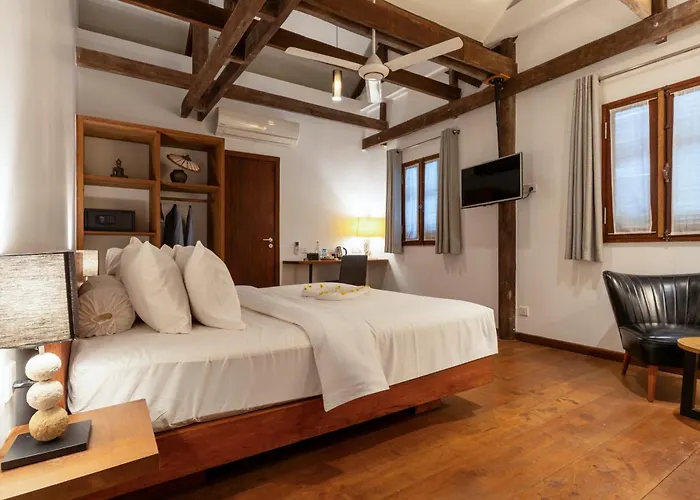 Couette-café Enkosa 4-bedroom Wooden Luxury House 4*