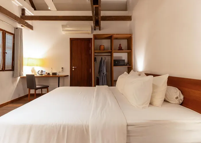 Nocleg ze śniadaniem Enkosa 4-bedroom Wooden Luxury House Siem Reap