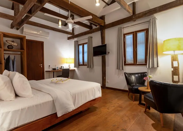 Enkosa 4-bedroom Wooden Luxury House 4*