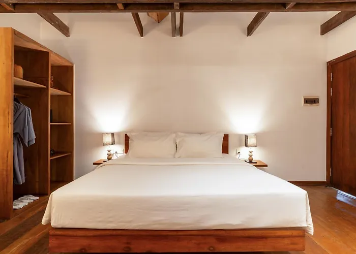 Enkosa 4-bedroom Wooden Luxury House Couette-café 4*