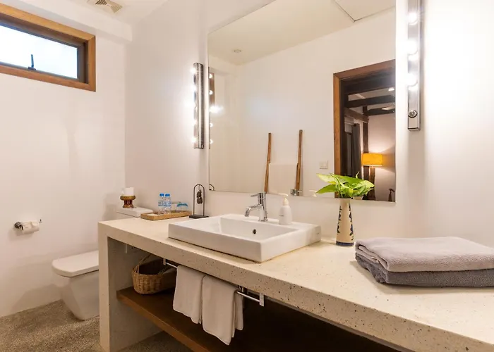 Enkosa 4-bedroom Wooden Luxury House 4* Siem Reap