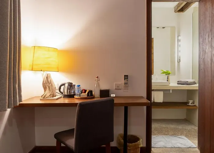 Enkosa 4-bedroom Wooden Luxury House Nocleg ze śniadaniem 4*