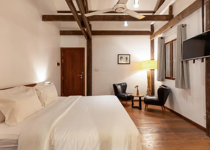 Couette-café Enkosa 4-bedroom Wooden Luxury House 4*