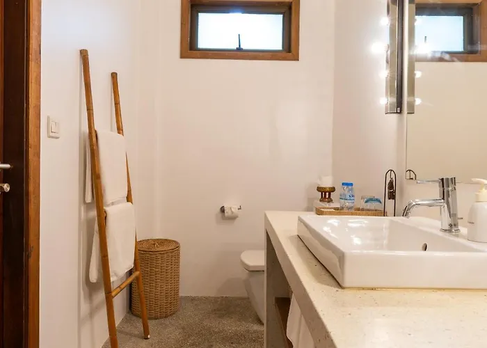 Enkosa 4-bedroom Wooden Luxury House Сиемрип