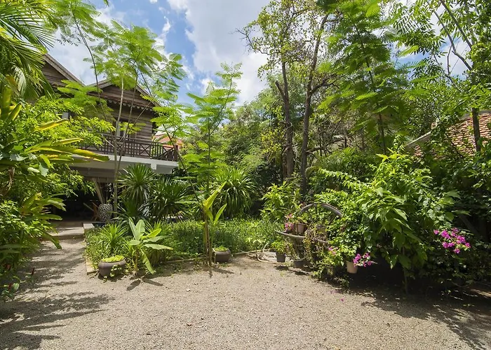 Enkosa 4-bedroom Wooden Luxury House Siem Reap