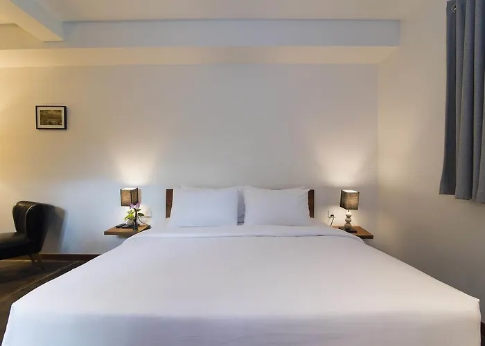 Enkosa 4-bedroom Wooden Luxury House 4*