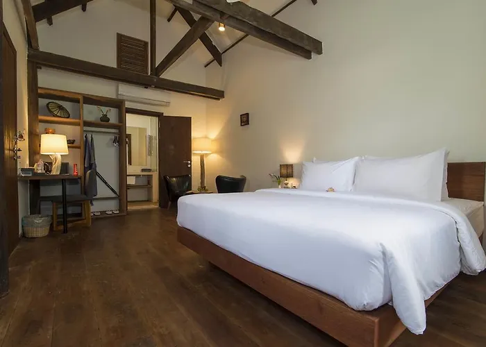 Enkosa 4-bedroom Wooden Luxury House Nocleg ze śniadaniem 4*