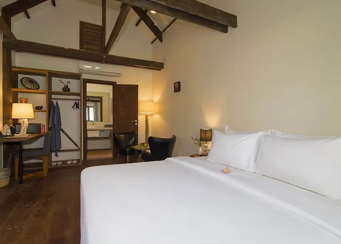 Nocleg ze śniadaniem Enkosa 4-bedroom Wooden Luxury House Siem Reap