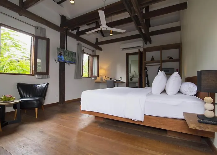 Enkosa 4-bedroom Wooden Luxury House Nocleg ze śniadaniem Siem Reap